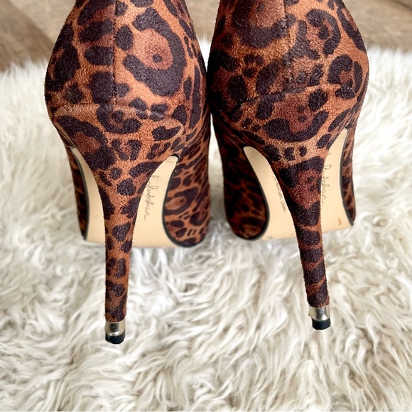 Leopard Print Kardashian Kollection Pointed Heels - Picture 6 of 9